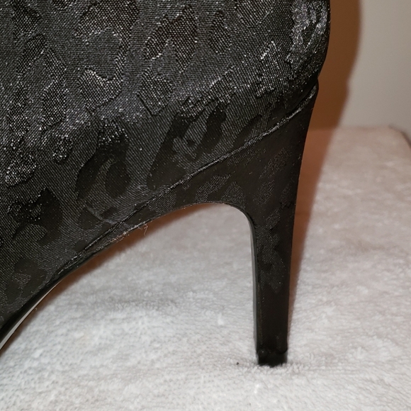 Black Print booties - Picture 3 of 6